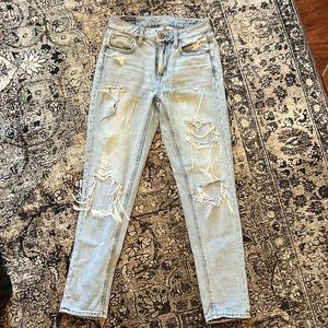 American Eagle Hi-Rise Tomgirl distressed light washed jean